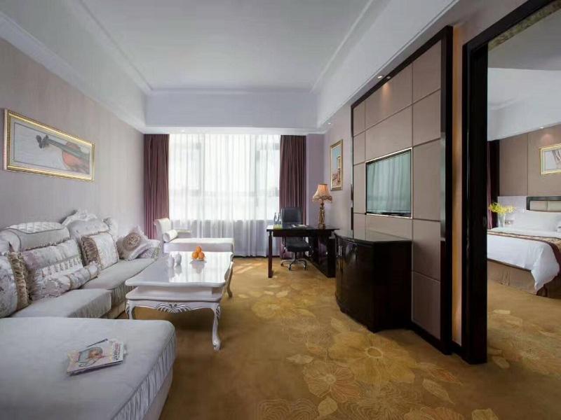 Vienna International Hotel Guangdong Zhongshanbei Station Чжуншань Экстерьер фото
